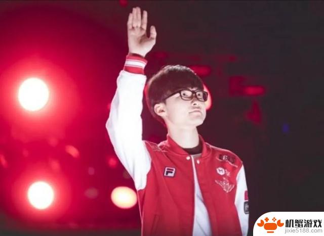 英雄联盟第一人 4冠大魔王Faker 踩着UZI登顶世界第一