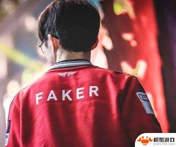 英雄联盟第一人 4冠大魔王Faker 踩着UZI登顶世界第一