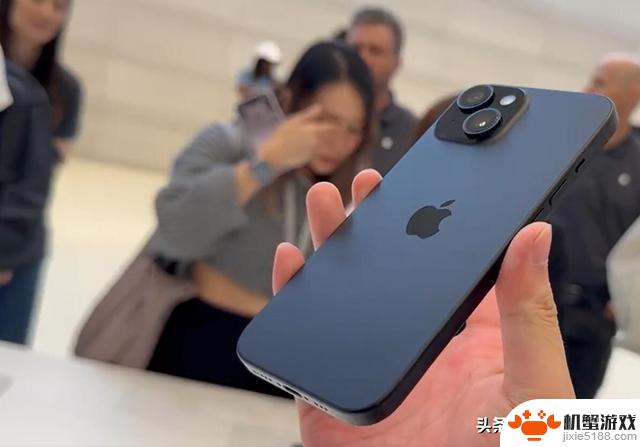 没有高刷的iPhone 15，销量为何“遥遥领先”安卓手机？