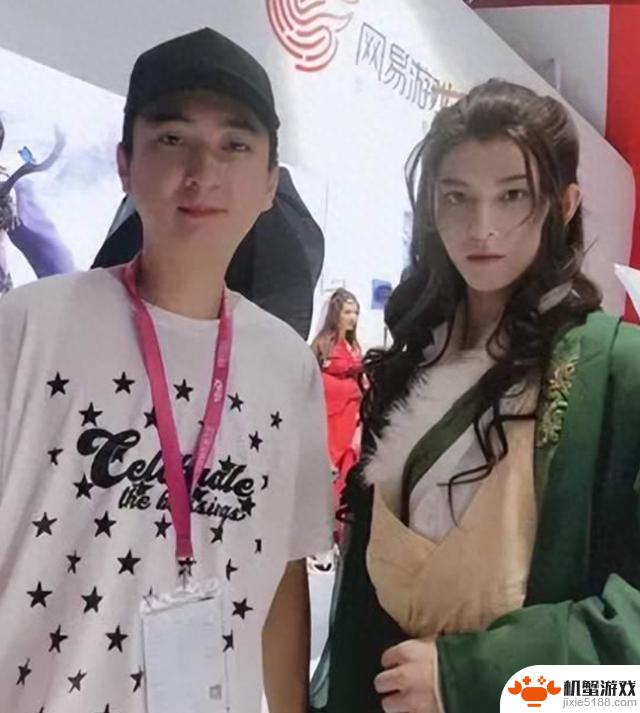 逆水寒周年服热闹非凡，卢本伟 PDD带领“复仇者联盟”再度集结！